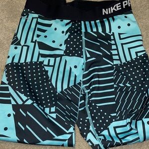 Nike pro capris leggings